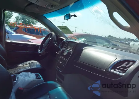 2011 Chrysler Town & Country Touring-L z USA, uszkodzony, nr VIN 2A4RR8DGXBR635474